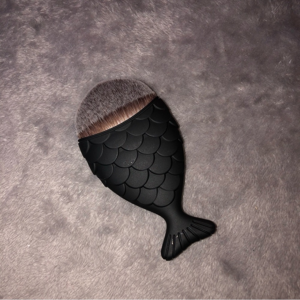 Fish Makeup Brush